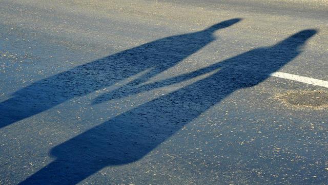 Ev, araba şimdi de sevgili! İnternetten kiralayıp buluşuyorsun... Kurallar çok net!