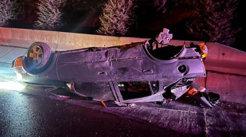 Isparta’da kontrolden çıkan araç takla attı: 3 yaralı