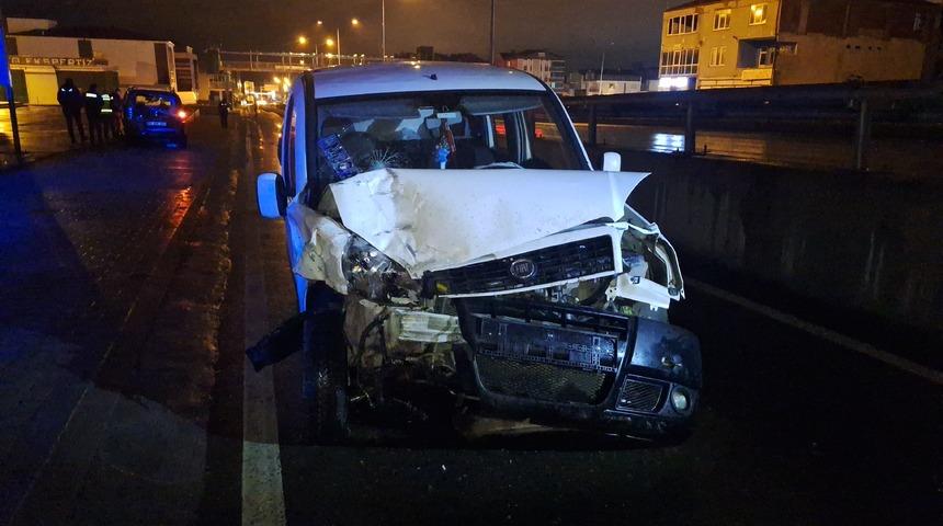 Samsun'da iki hafif ticari aracın çarpıştığı kazada 4 kişi yaralandı