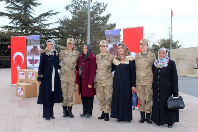 Vanlı kadınlardan Mehmetçik’e ’sıcak’ destek