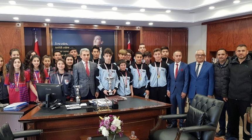 Madalya avcılarına kaymakamdan destek