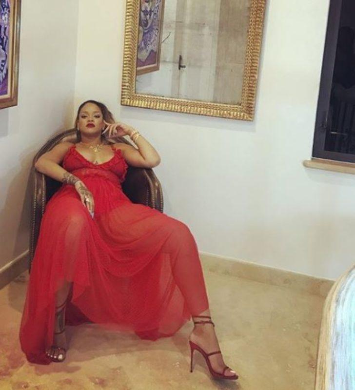 Rihanna yeni yaşını sütyensiz kutladı G2