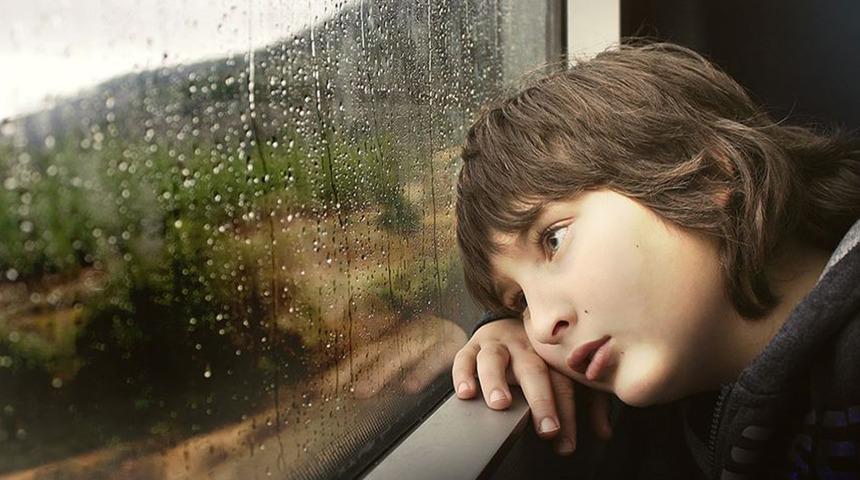 Depremin etkilerinden çocuklarınızı koruyun! Uzmanlar uyarıyor: "Şimşek çakması gibi bir doğa olayı olduğu anlatılmalı"