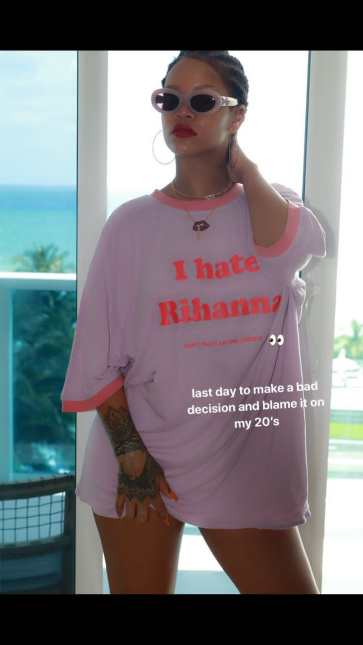 Rihanna yeni yaşını sütyensiz kutladı G3