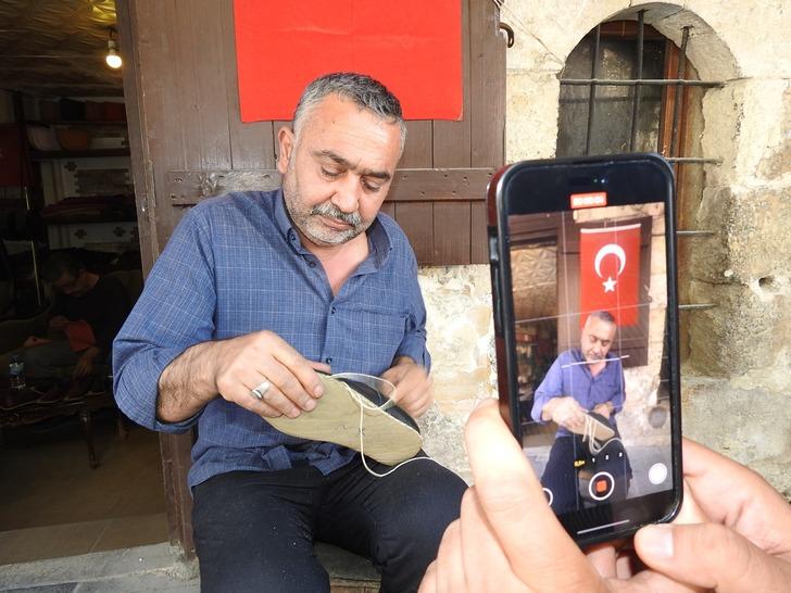 "AVRUPA ÜLKELERİNDEKİ İNSANLAR YEMENİ AYAKKABIYI TERCİH EDİYOR"