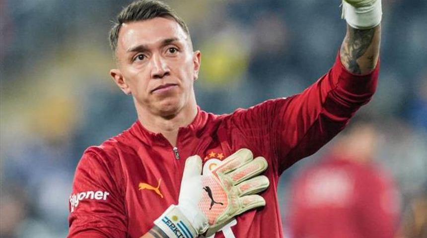 Galatasaray'da Muslera için karar verildi! Okan Buruk'la özel görüşme ortaya çıktı!