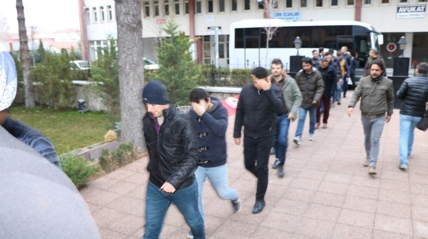 FET&Ouml;'n&uuml;n asker yapılanmasında g&ouml;zaltına alınan 16 kişi adliyede