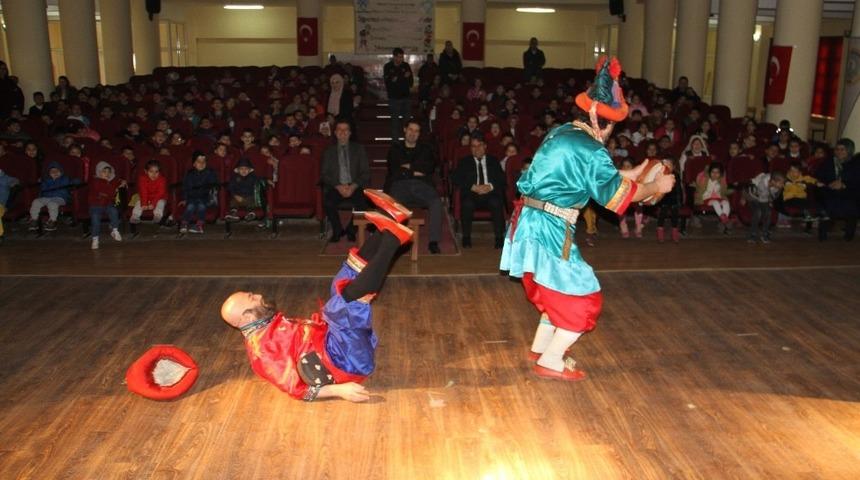 Hacivat ve Karag&ouml;z &ccedil;ocukları sevindirmeye devam ediyor