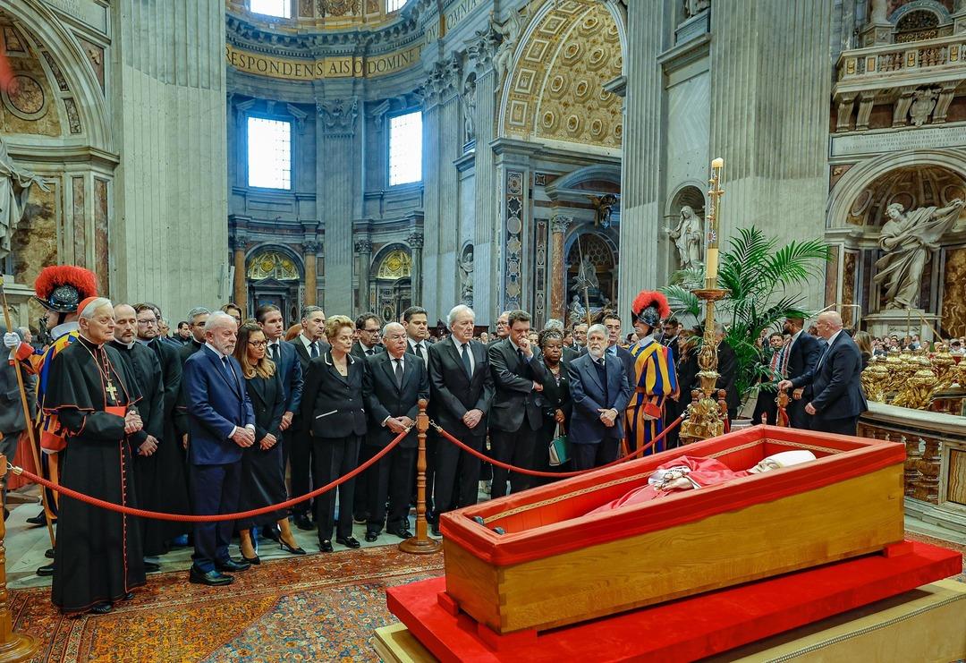 PAPA-FRANCISCUS-ICIN-CENAZE-TORENI--VID_680489_201528