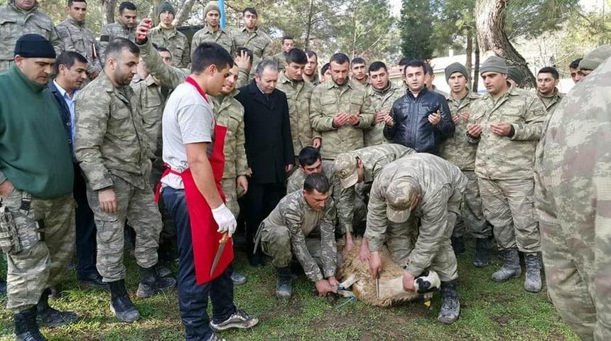 Mehmet&ccedil;iğe destek s&uuml;r&uuml;yor