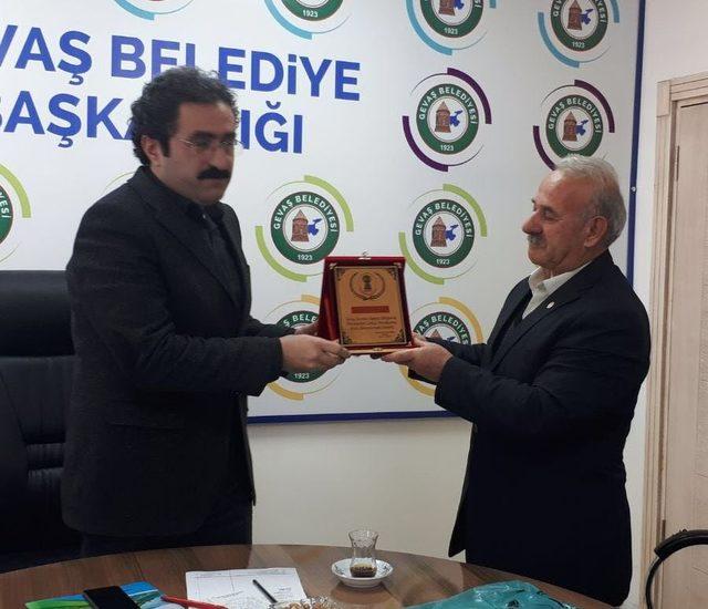 Başkan Hakan, Gevaş’taki meslek örgütleriyle bir araya geldi