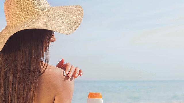 Yaz kış güneşten korunmak şart! Güneş kremi alırken dikkat edilmesi gerekenler nedir? Uzmanlar uyardı...