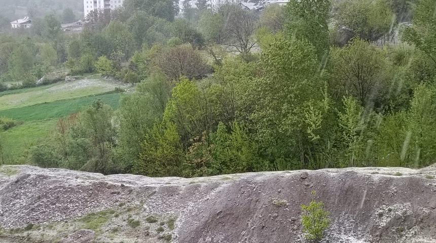 Elazığ’da dolu yağışı etkili oldu