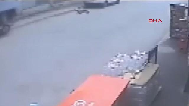 Klima ustası, 3'üncü kattan böyle düştü