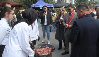 Beyşehir'deki festivalde yöresel lezzetler de görücüye çıkarıldı
