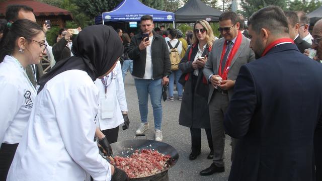 Beyşehir'deki festivalde yöresel lezzetler de görücüye çıkarıldı