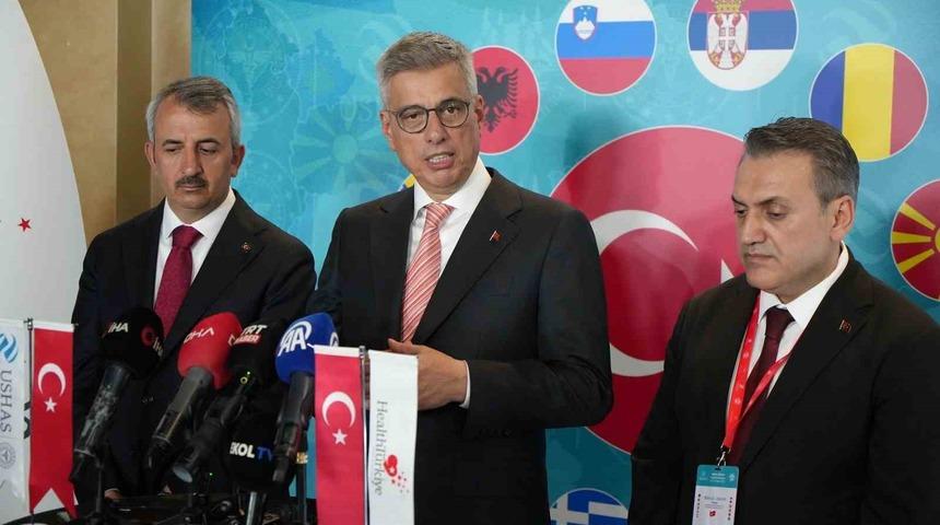 Bakan Memişoğlu: "(İstanbul depremi) Şu anda hastanelerimizde 32 yaralımız var, durumları iyi"