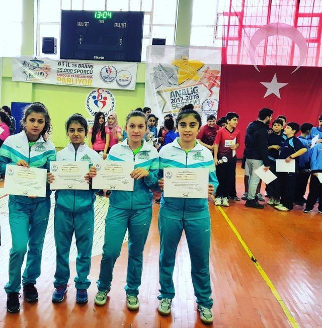 Hakkari Gençlik Spor Kulübü masa tenisi çeyrek finalde