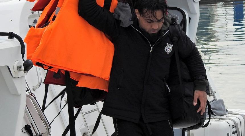 &Ccedil;eşme'de 55 ka&ccedil;ak yakalandı