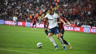 Fenerbahçe geriden gelerek kazandı! Sarı-Lacivertliler Gaziantep FK karşısında 4 dakikada bulduğu 3 golle galip geldi