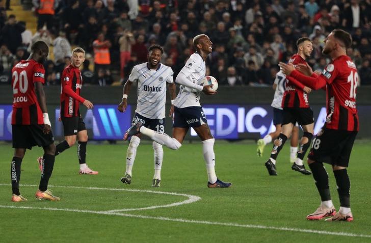 Fenerbahçe'nin Gaziantep FK galibiyeti sonrası Rıdvan Dilmen'den şaşırtan şampiyonluk iddiası! G4