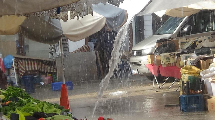 Bolu’da aniden bastıran yağmur hayatı olumsuz etkiledi! Esnaf ve vatandaşlar zor anlar yaşadı