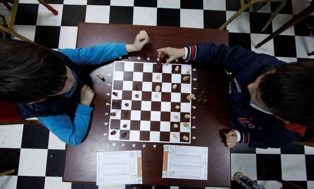Kocaeli Büyükşehir belediyesi’nden 70 okula satranç sınıfı