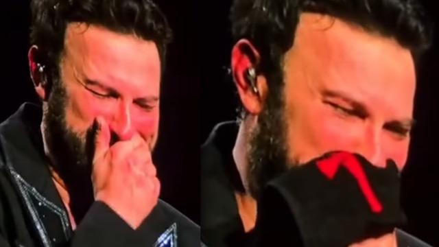 Tarkan annesinin ölümünden kısa süre sonra konsere çıktı! Gözyaşlarını tutamadı