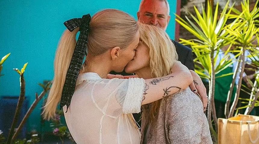 Kristen Stewart ve Dylan Meyer evlendi! Düğünden kareleri paylaştı