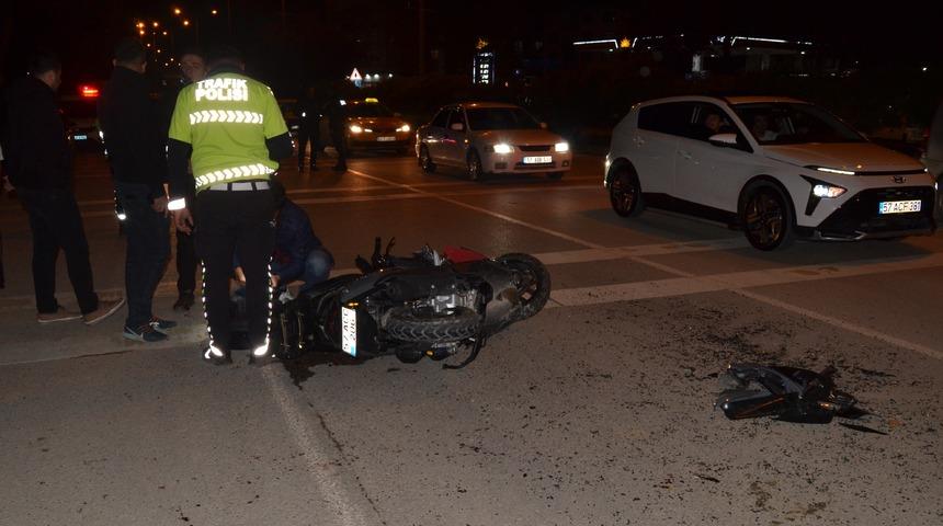 Sinop'ta motosiklet, hafif ticari araçla çarpıştı: 2 yaralı