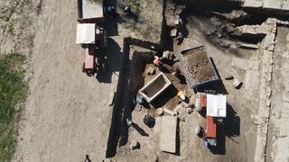 Gladyatörler kenti Stratonikeia'da 2 bin yıl öncesine ait girlandlı lahit bulundu