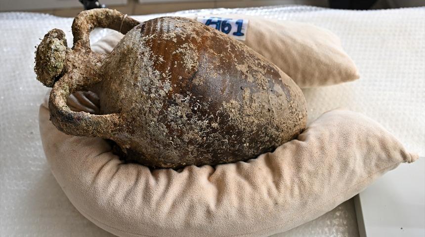 Gemi batığında 1100 yıllık kapağı açılmamış amfora bulundu