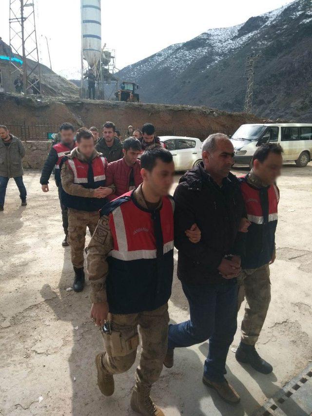 Hakkari merkezli 3 ilde göçmen kaçakçılarına yönelik operasyon; 7 gözaltı