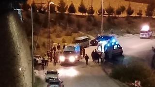 Elazığ’da otomobil elektrik direğine çarptı : 3 yaralı