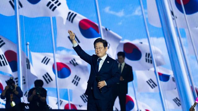 Güney Kore'de Demokrat Parti eski lideri Lee'yi devlet başkanı adayı olarak belirledi