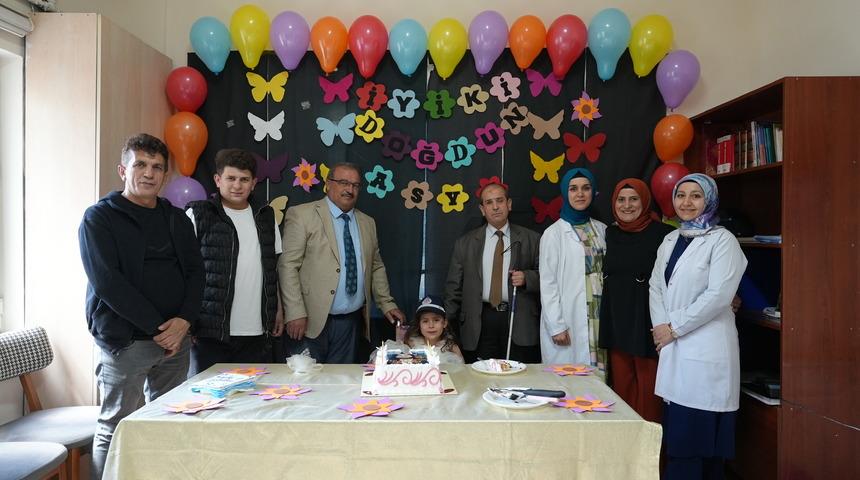 Kayseri'de zabıta ekiplerinden özel gereksinimli Asya'ya doğum günü sürprizi