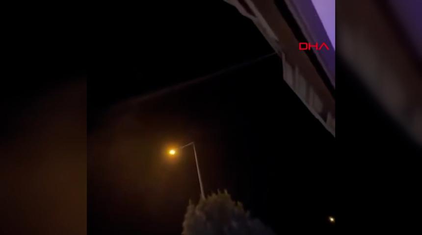 Yüksek sesle müzik açan sürücülerin araçlarına balkondan hortumla su sıktı