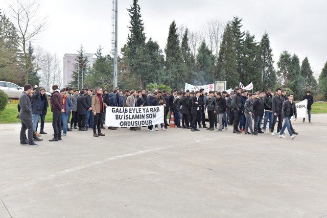 SAÜ öğrencilerinden Zeytin Dalı Harekatına destek yürüyüşü