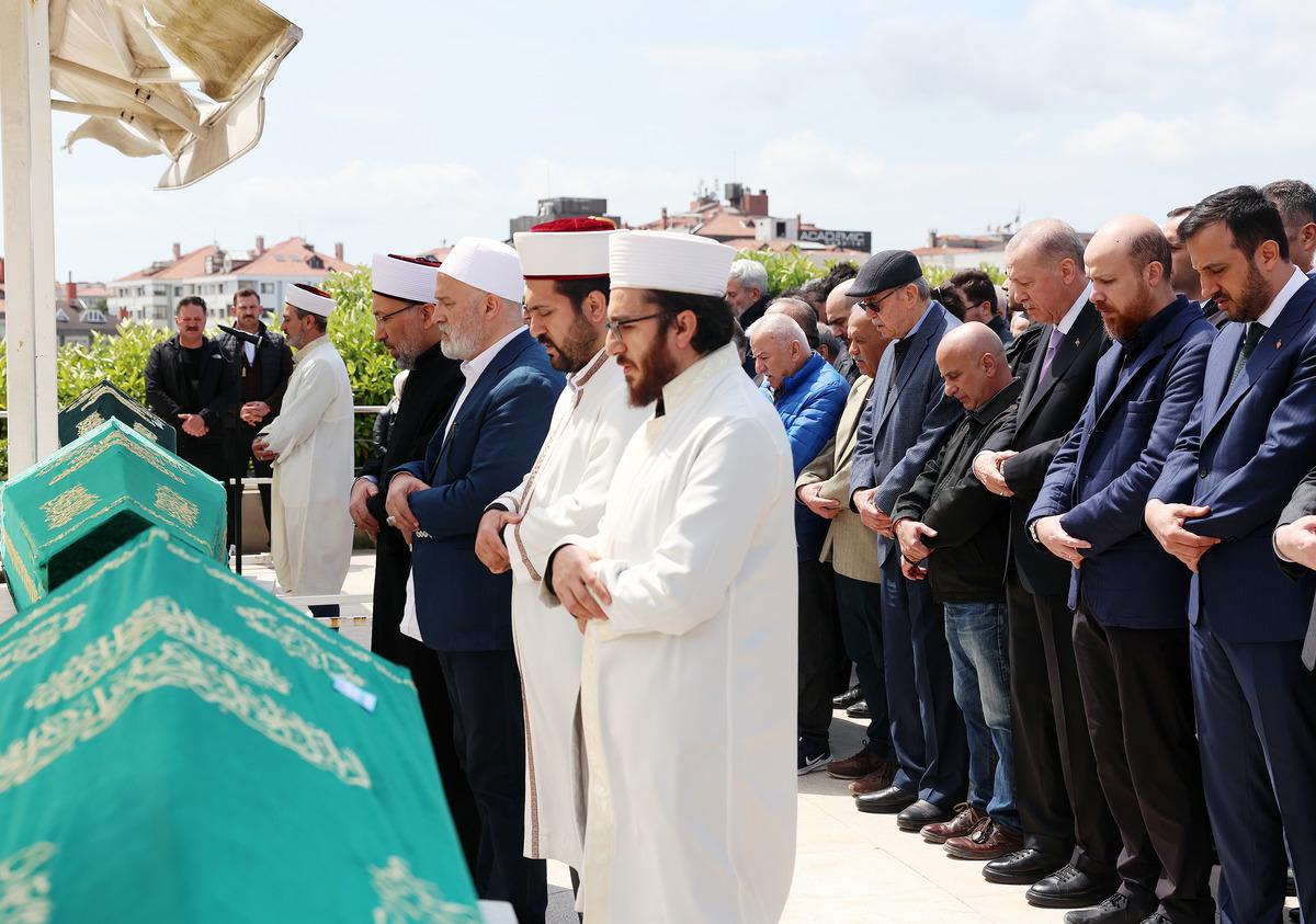 Erdoğan, Arap&ccedil;a &ouml;ğretmeni Ahmet Karaman'ın cenaze namazına katıldı
