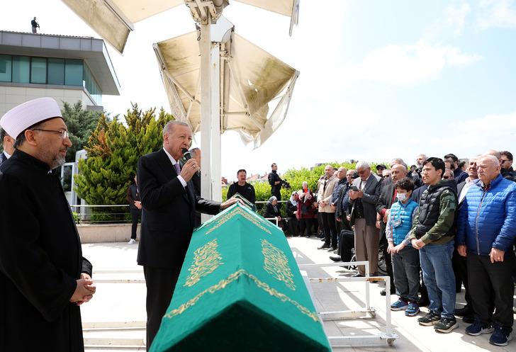 Erdoğan, Arapça öğretmeni Ahmet Karaman'ın cenaze namazına katıldı G3