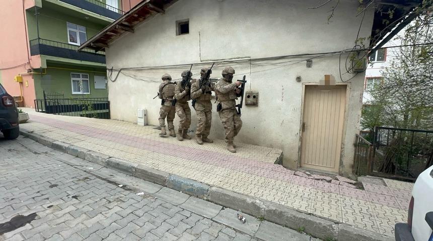 Artvin'de silah kaçakçılığı operasyonunda 9 zanlı yakalandı