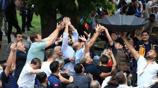 Manisa'da 8 ton mesir macunu halka saçıldı