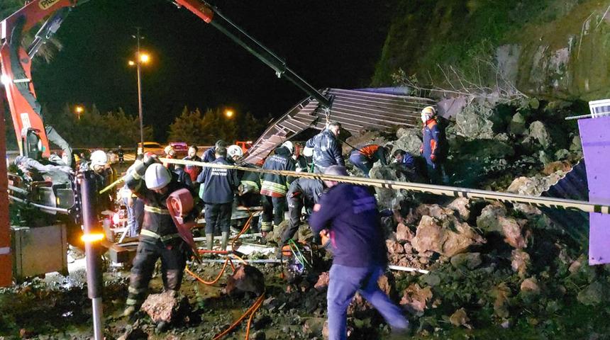 Son dakika| Samsun'da heyelan! Anne yaralı olarak kurtarıldı, baba ve 2 çocuk hayatını kaybetti