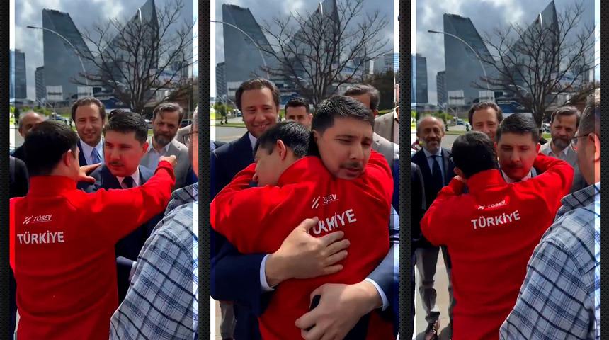 Teknoloji fuarında Cumhurbaşkanlığı Özel Kalem Müdürü Hasan Doğan’a büyük ilgi: Bir anda sarıldı...