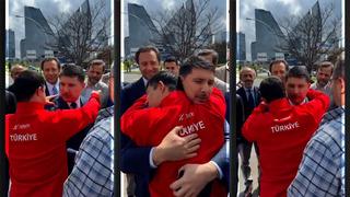 Teknoloji fuarında Cumhurbaşkanlığı Özel Kalem Müdürü Hasan Doğan’a büyük ilgi: Bir anda sarıldı...