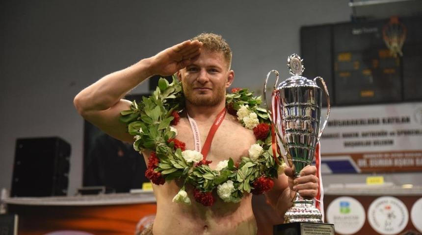 Karesi&rsquo;de başpehlivan İsmail Balaban oldu