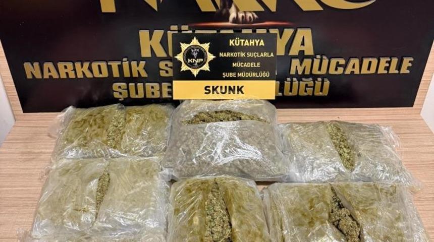 Kütahya'da aracında 3 kilo uyuşturucu ele geçirilen şüpheli tutuklandı