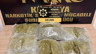 Kütahya'da aracında 3 kilo uyuşturucu ele geçirilen şüpheli tutuklandı