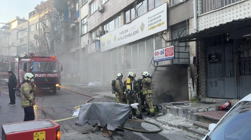 Bayrampaşa'da iplikçide korkutan yangın