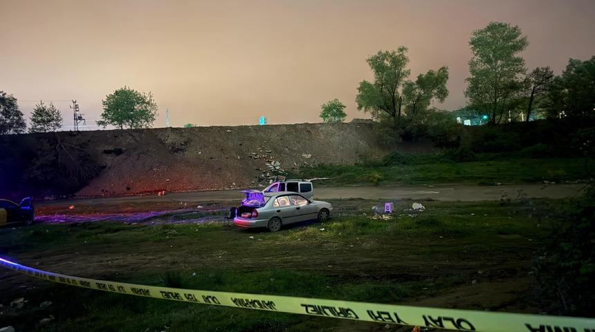 Dere kenarında çıkan kavgada biri emekli polis, iki kişi silahla vurularak yaralandı